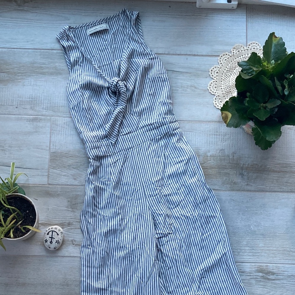 Abercrombie women’s jumpsuit size S seersucker nautical stripe formal classy